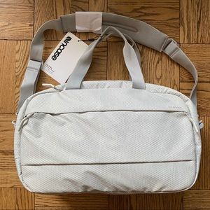 NWT Incase City Duffel / Laptop Bag Light Grey
